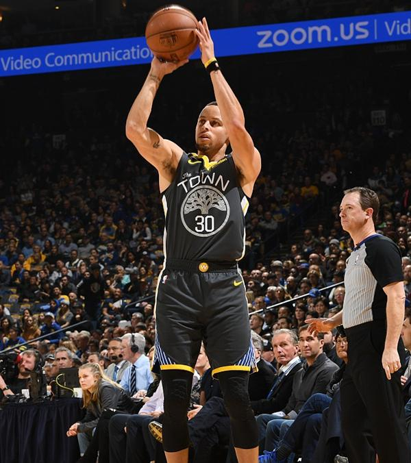 大发娱乐-卡利亚里前锋状态火热，连续爆发助球队夺冠有望